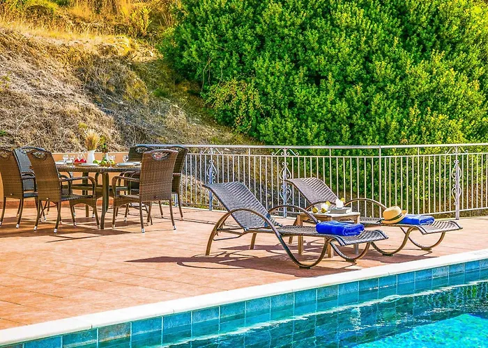 Louloudia Villa