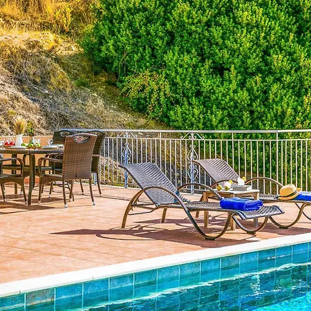 Louloudia Villa