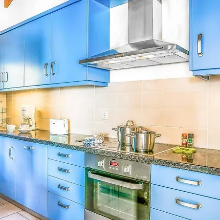 Louloudia Willa Ratzaklíon